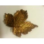 Vintage bronze coloured leaf brooch. Approx 7cm at widest point.