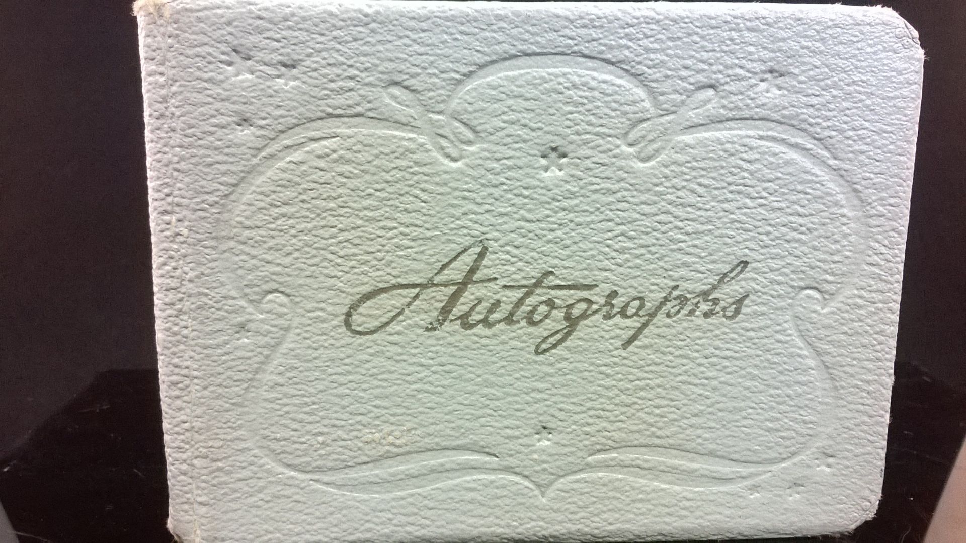 VINTAGE 1950s AUTOGRAPH BOOK - BILLY COTTON, ZACHARY SCOTT ETC A wonderful vintage 1950s autograph