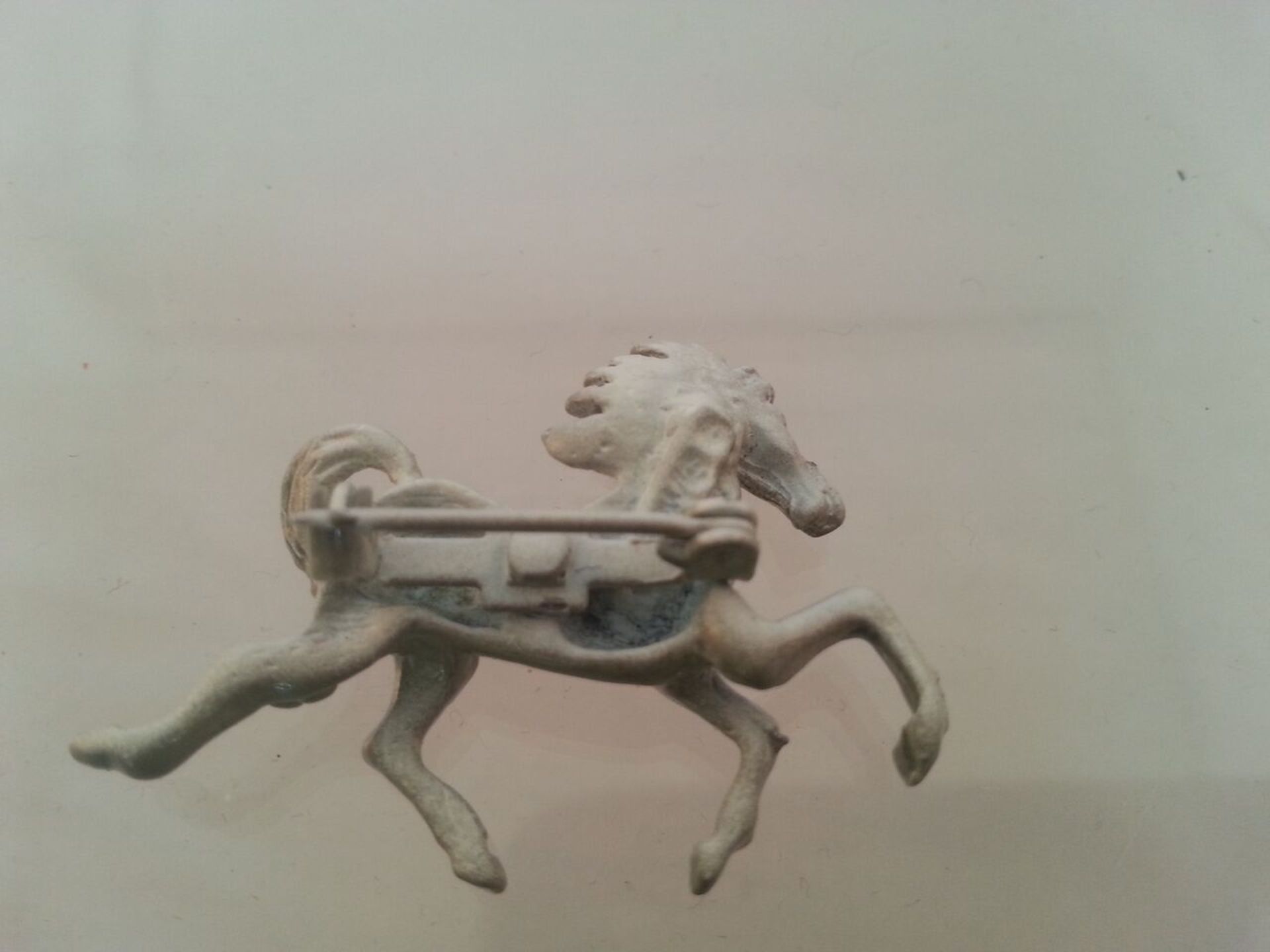 Exquisite horse brooch - signed JERRY'S Low cost delivery available on all items. This is a low - Image 2 of 2