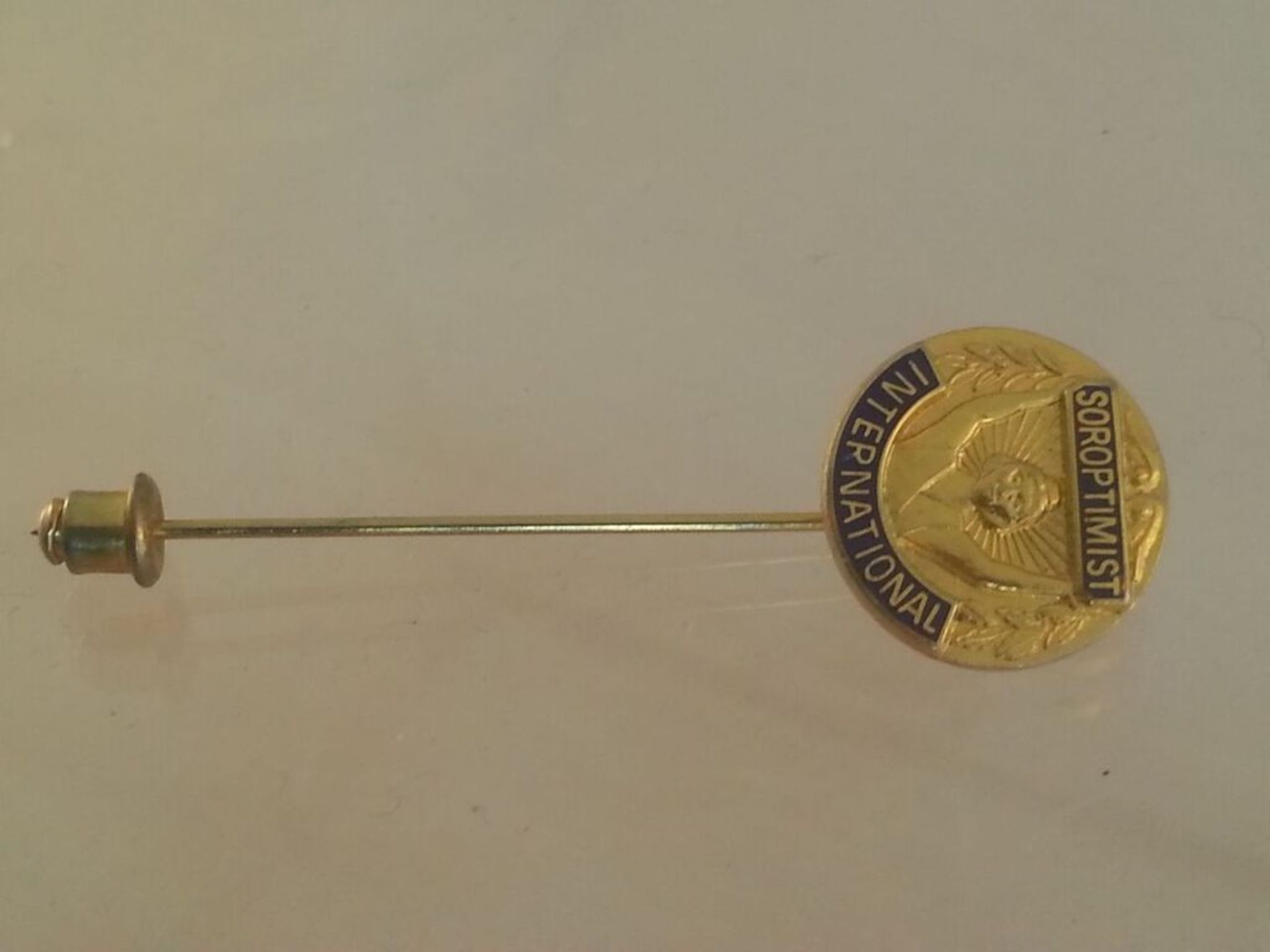 SOROPTIMIST INTERNATIONAL gold tone pin Low cost delivery available on all items. This is a low