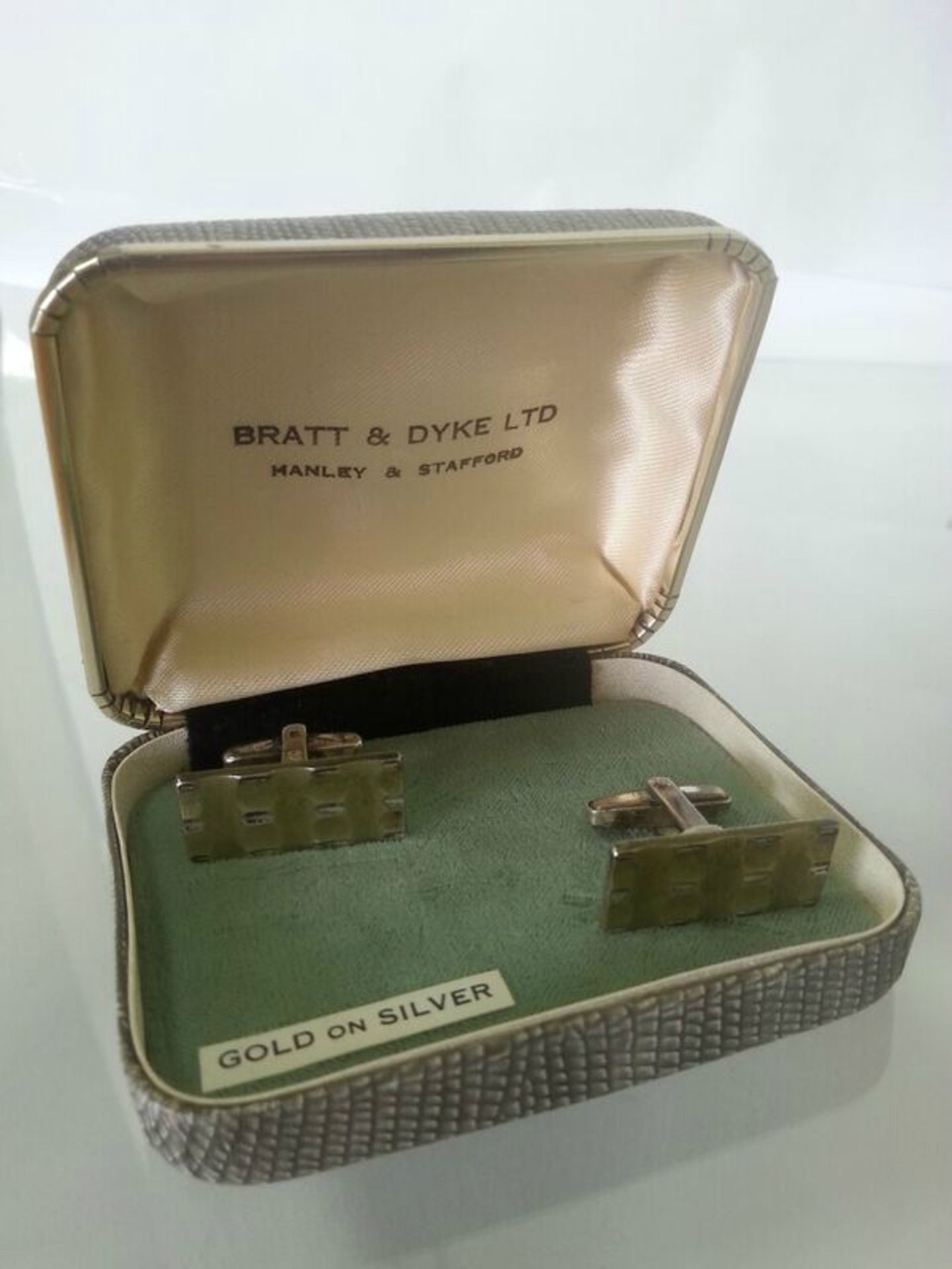 VINTAGE SILVER CUFFLINKS BY BRATT & DYKE OF HANLEY & STAFFORD. Complete in original box. - Image 2 of 2