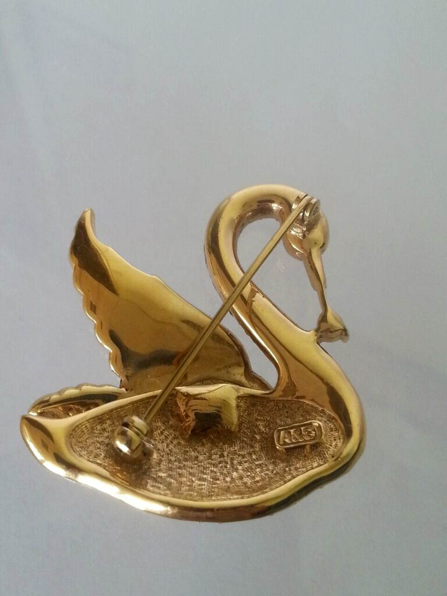 BEAUTIFUL PAVE SET DESIGNER SWAN BROOCH BY ATTWOOD & SAWYER. Low cost delivery available on all - Image 2 of 2