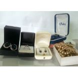 QUANTITY OF BOXED VINTAGE COSTUME JEWELLERY (5). Low cost delivery available on all items. This is a