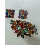 EXQUISITE VINTAGE COSTUME JEWELERY SET COMPRISING BROOCH AND PAIR OF CLIP EARRINGS. Set with