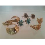 Collection of 4 classic vintage pairs of screw back earrings, all very beautiful Low cost delivery