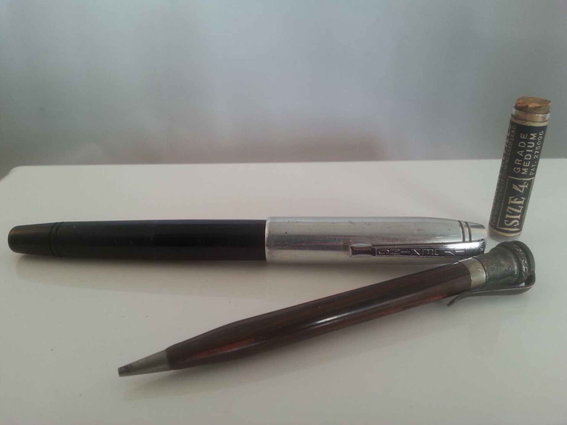 Small group of rare vintage collectable pen & pencil comprising a Style King pen patent pending &