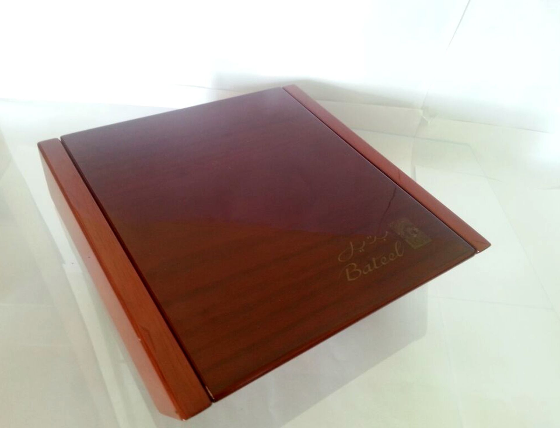 FINE WOODEN BOX BY DUBAI'S LUXURIOUS CONFECTIONERS BATEEL. Approx 22cm square. Low cost delivery