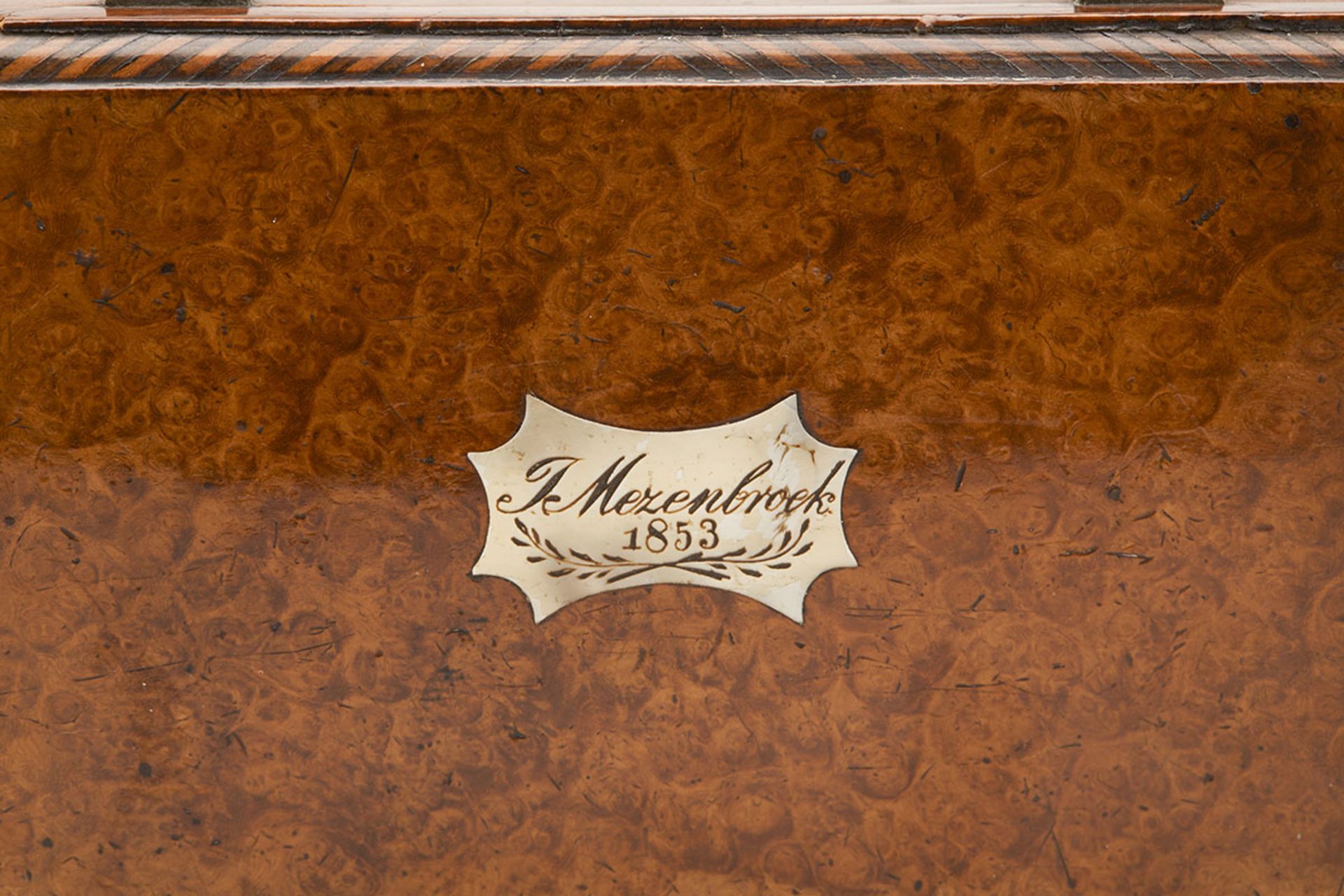 ANTIQUE BURR WALNUT VENEER MOP INLAID JEWELLERY BOX c.1853 - Image 3 of 6