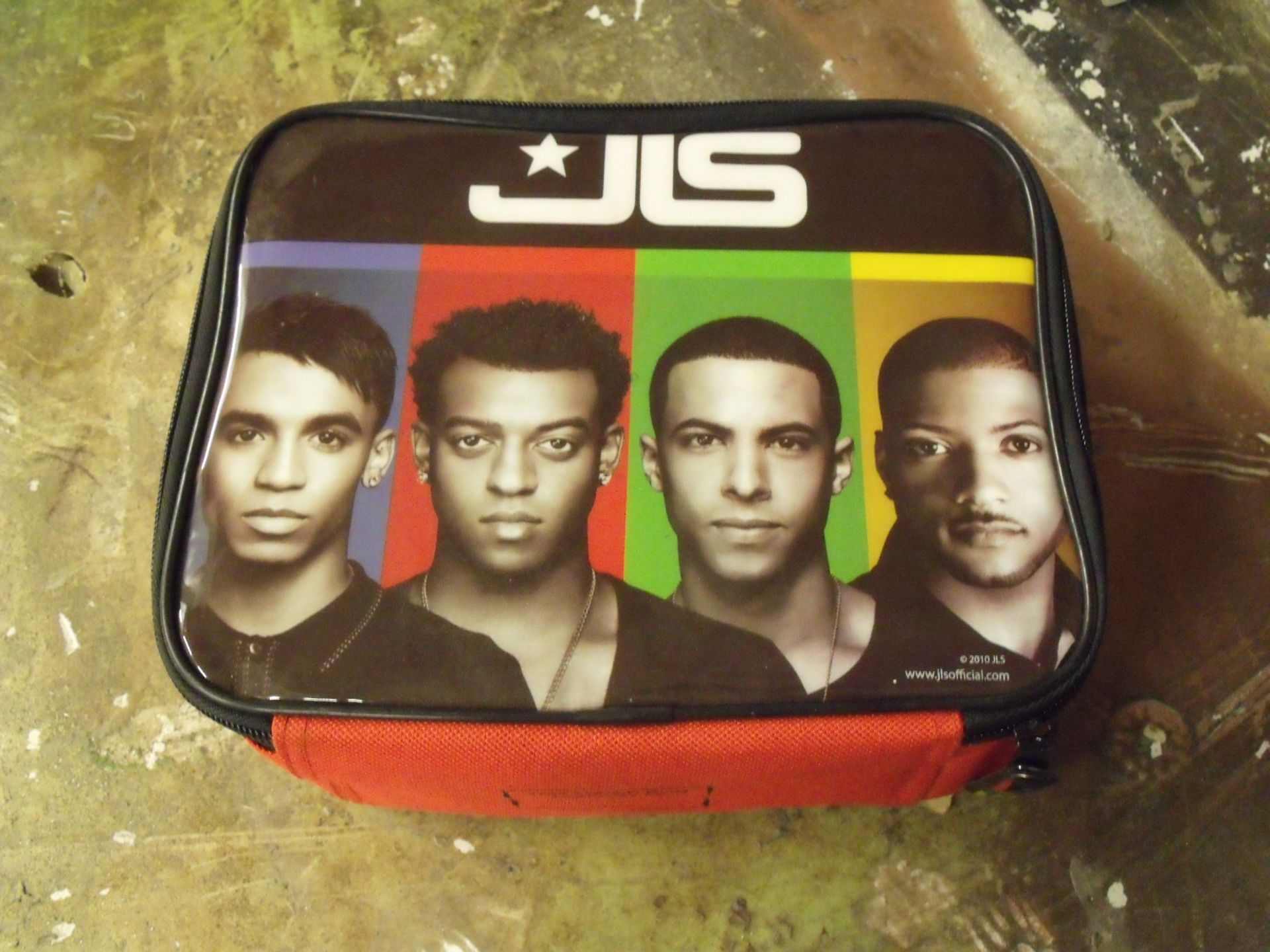 JLS Colour Lunch Bag with drinks bottle.