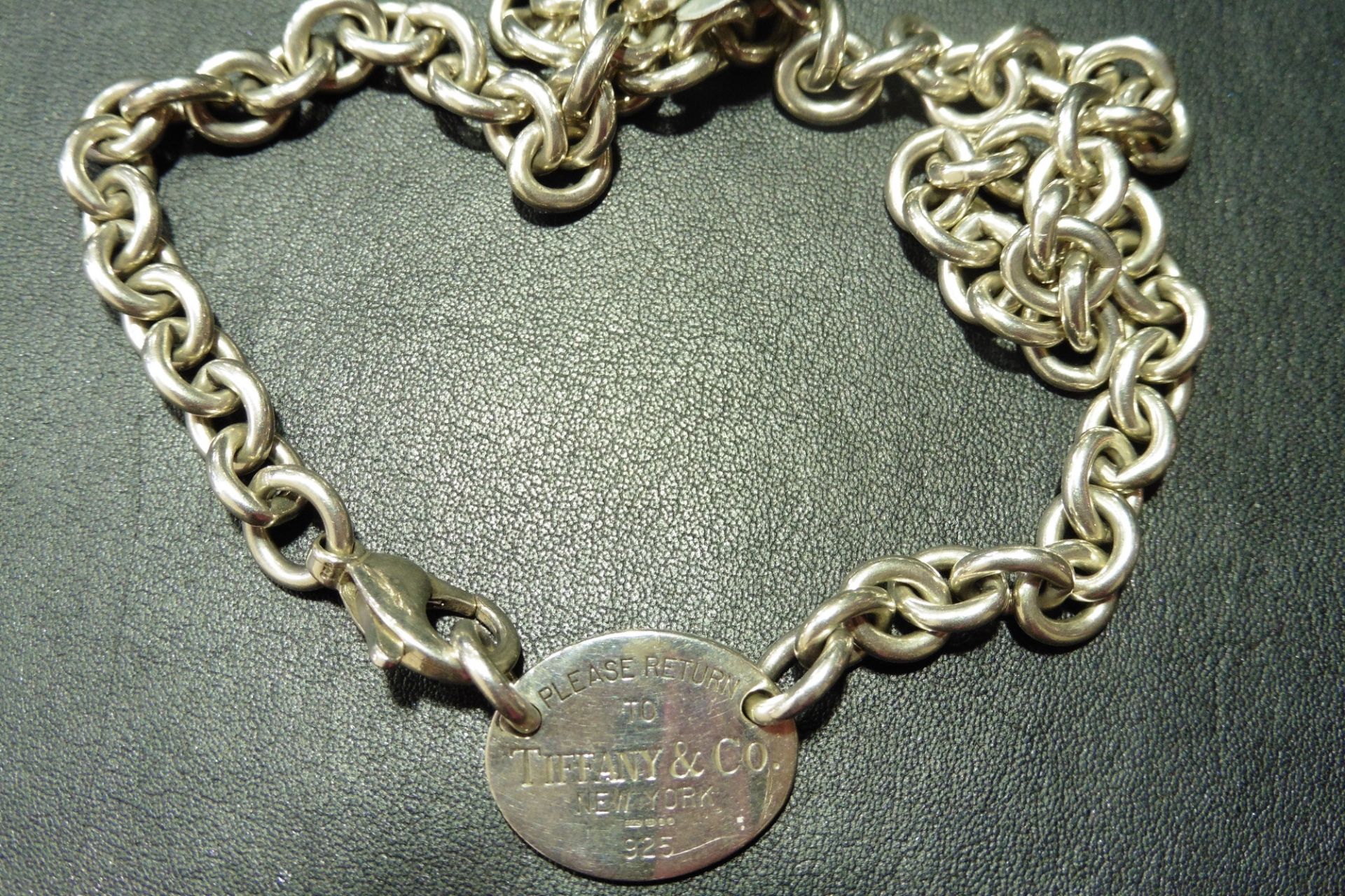 Pre-owned sterling silver Tiffany & Co chunky tag necklace. Has oval tag with 'Return to Tiffany ' - Image 2 of 3