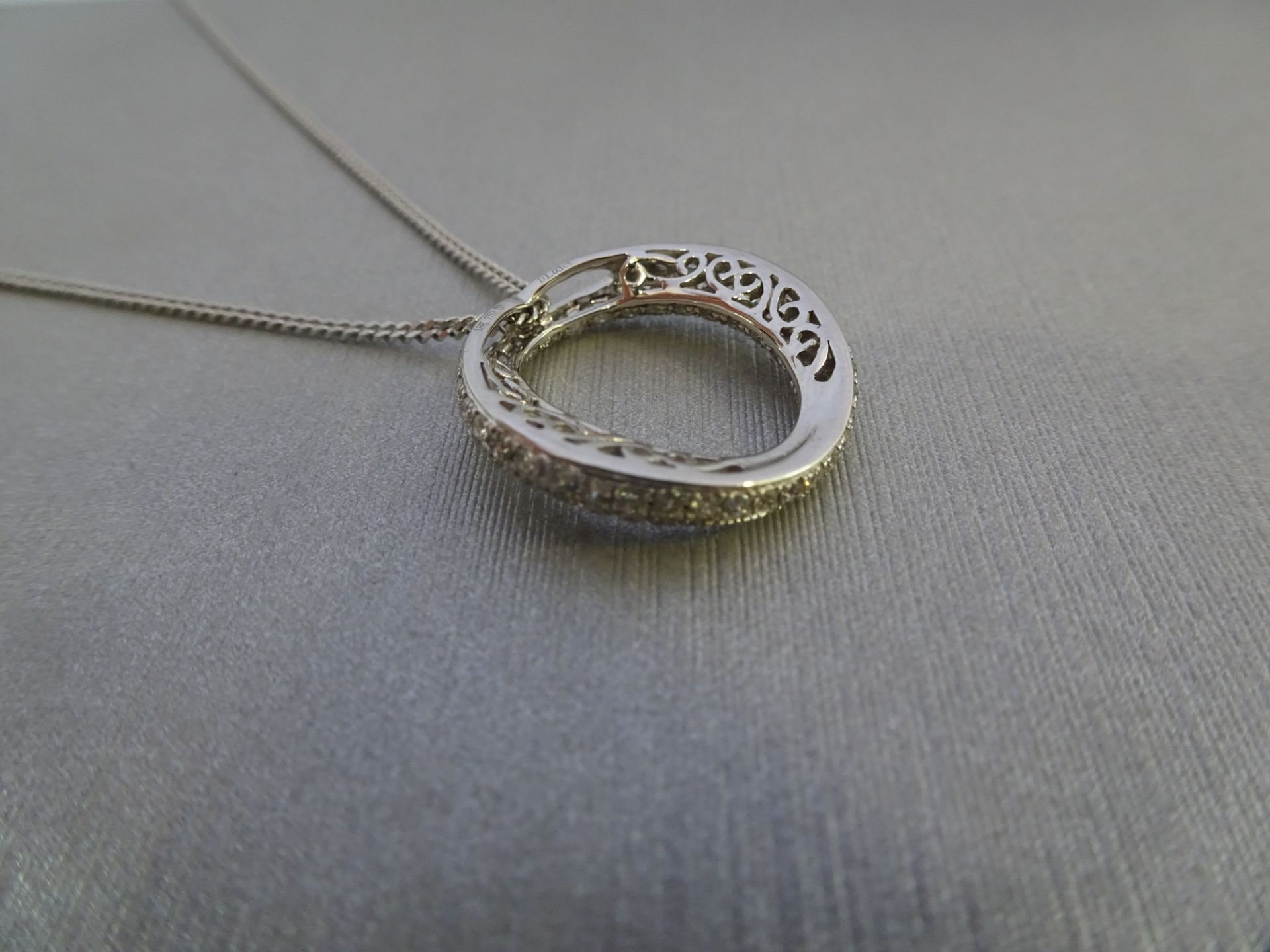 18ct white gold diamond set pendant in an 'o' design. Set with tiny brilliant cut diamonds - Image 4 of 5