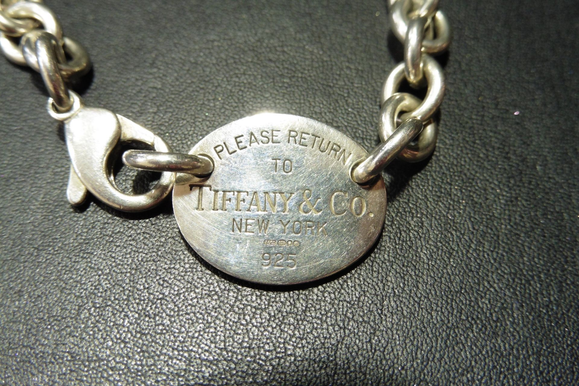 Pre-owned sterling silver Tiffany & Co chunky tag necklace. Has oval tag with 'Return to Tiffany ' - Image 3 of 3