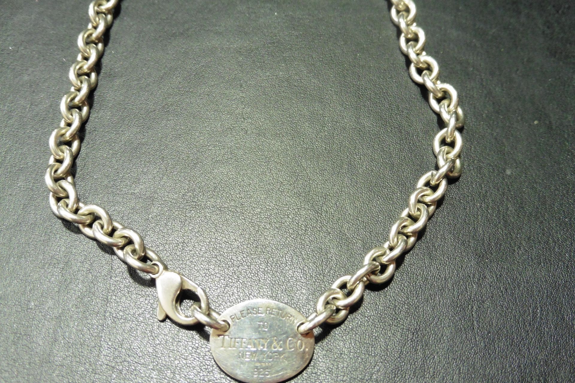 Pre-owned sterling silver Tiffany & Co chunky tag necklace. Has oval tag with 'Return to Tiffany '