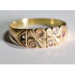 A 15ct gold old victorian gem set ring. 2.0 grms - size I.