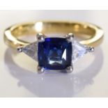 18CT GOLD 1 BLUE SAPPHIRE & 2 DIAMOND TRILOGY RING (INCLUDES GEM REPORT) - SIZE J - TOTAL DIAMOND