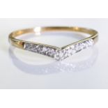 A 9ct goid chevron style diamond ring. A row of graduated diamonds set in a 9ct gold chevron