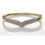 A 9ct gold chevron diamond ring. 5 diamonds set in a chevron 9ct ring. 1 grm - size O.