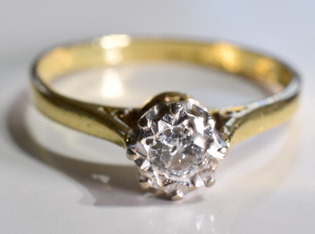 An 18ct Gold Diamond Single stone ring, The brilliant cut diamond in an illusion setting within a