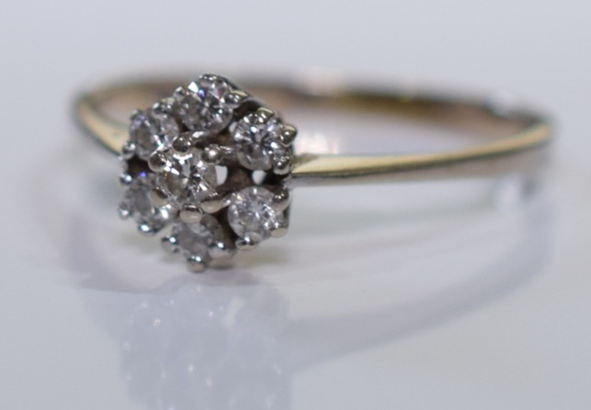 A 14ct Gold Diamond flower cluster ring with around .28 carats of diamonds - size m/n - Image 3 of 3