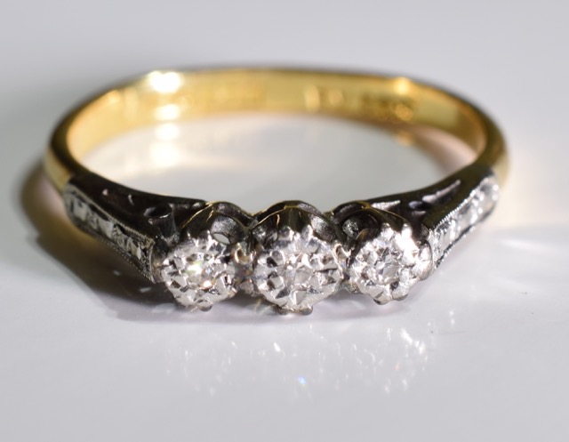 A 9ct gold and diamond ring, 3 graduated diamonds set side by side in a 9ct gold ring. 1.6 grms -