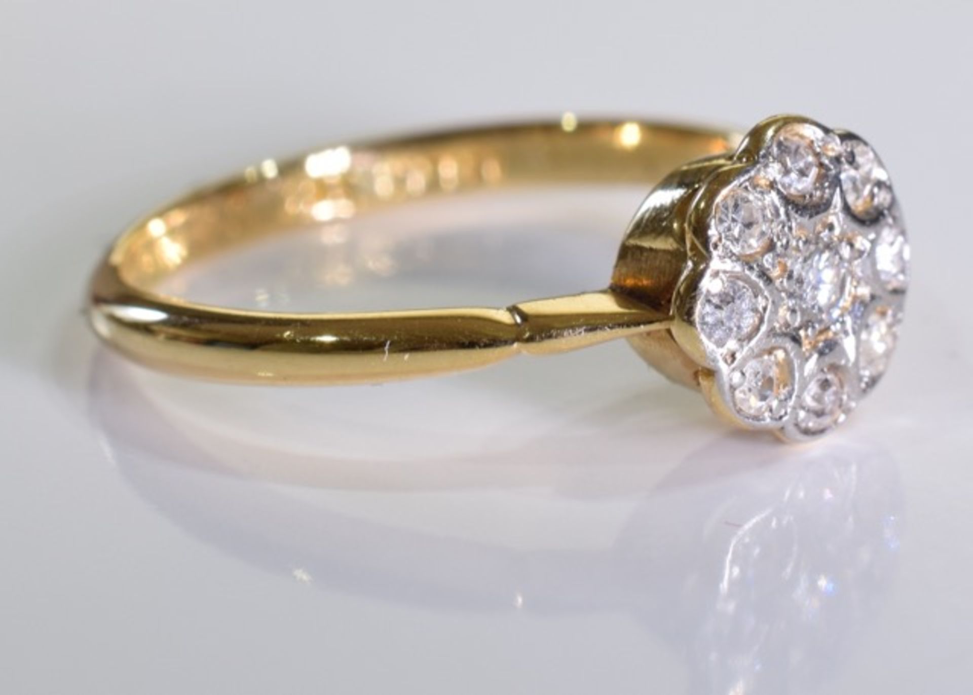 An 18ct gold diamond floral cluster ring. 2.3 grms - size M. - Image 3 of 3