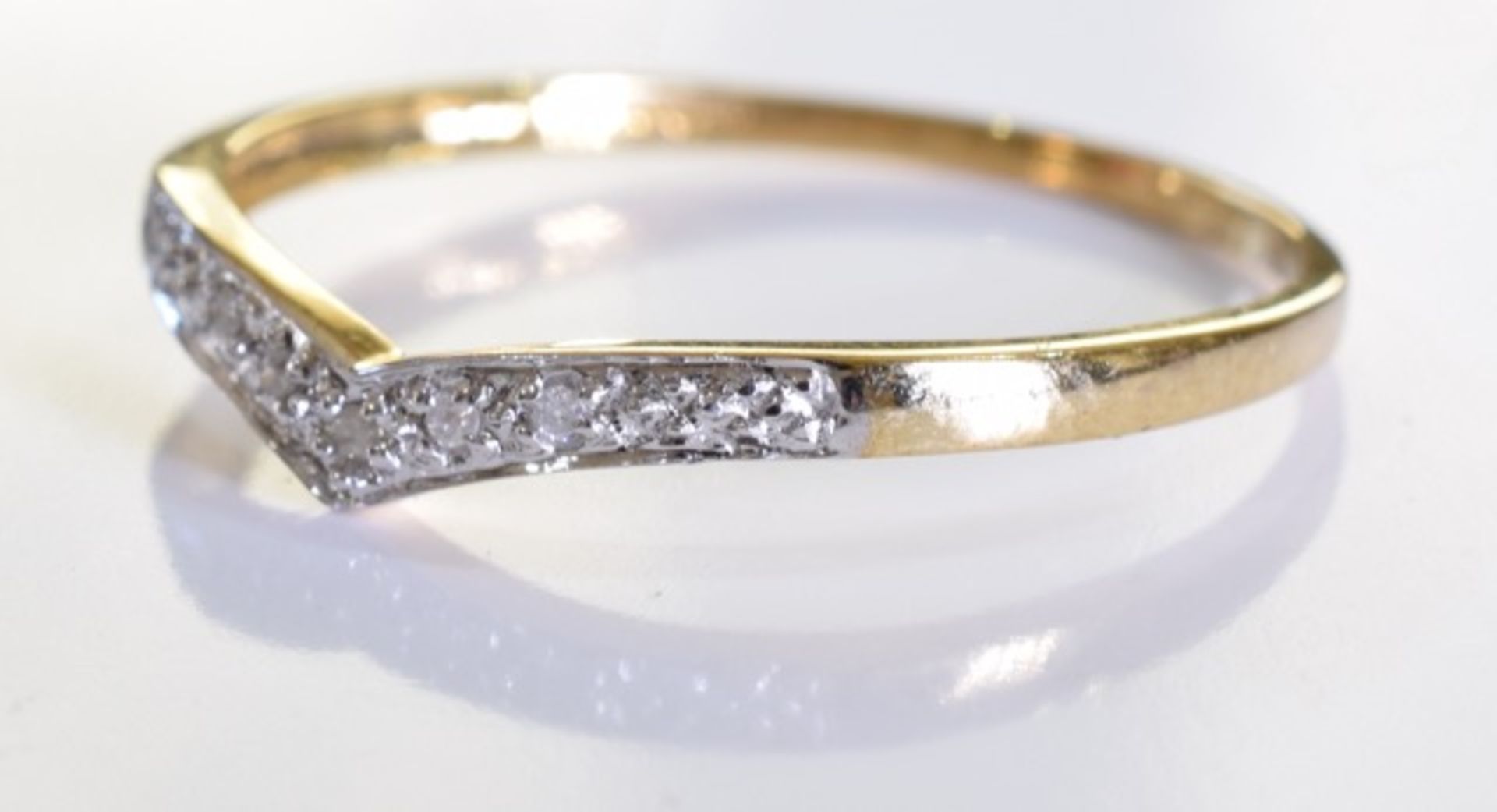 A 9ct Gold chevron style Diamond ring. Graduated Diamonds set in a 9ct Gold chevron band. 1.1 grams. - Image 2 of 3