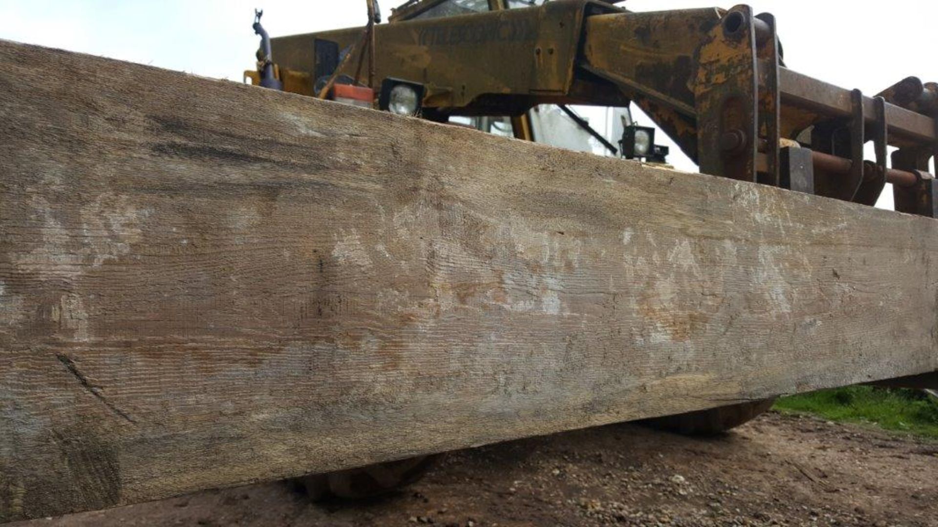 1 x reclaimed pine beam, in excellent condition, 6.7m long by 200 x 250 - Image 3 of 4