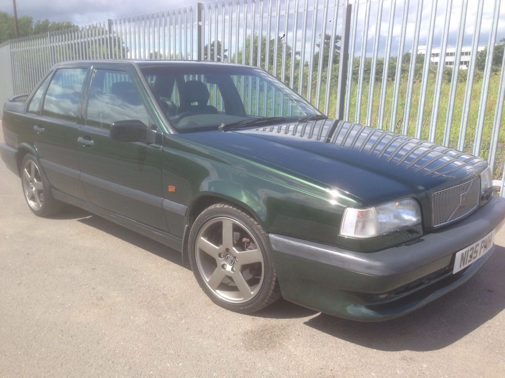 VOLVO T5-R saloon auto, 1995/N. olive green,
