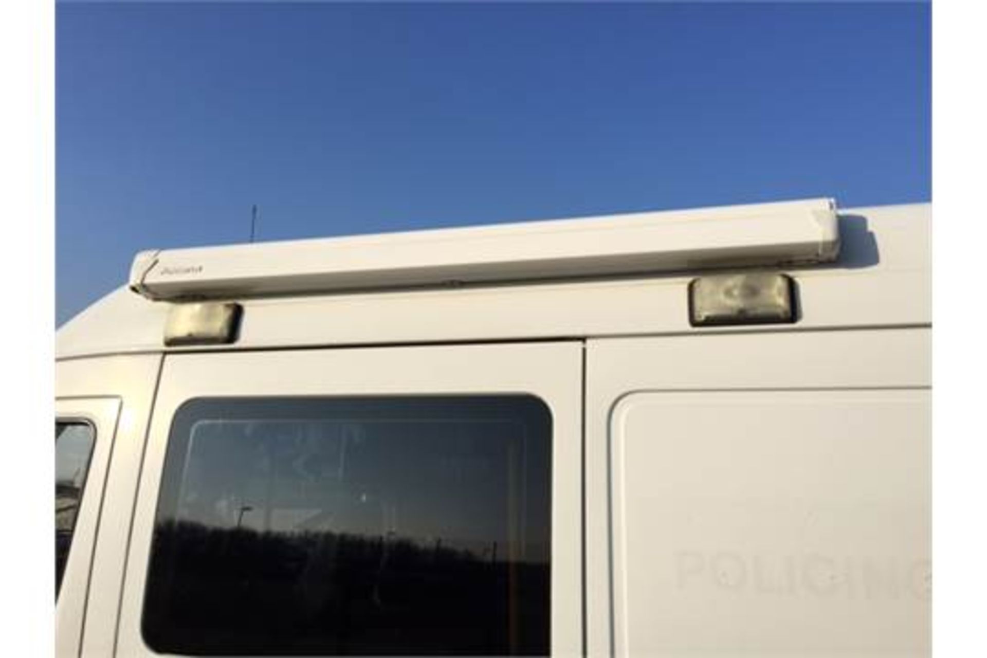 2005 Mercedes Sprinter 311 cdi 2148cc Diesel Van with side windows Owned and used by the police from - Image 5 of 23