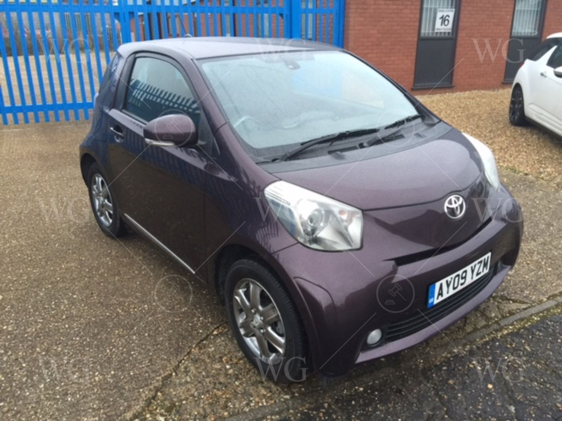 09 Toyota iq 2 vvt-i cvt automatic 3door hatchback 998cc petrol car Mot expires February 2017 91k