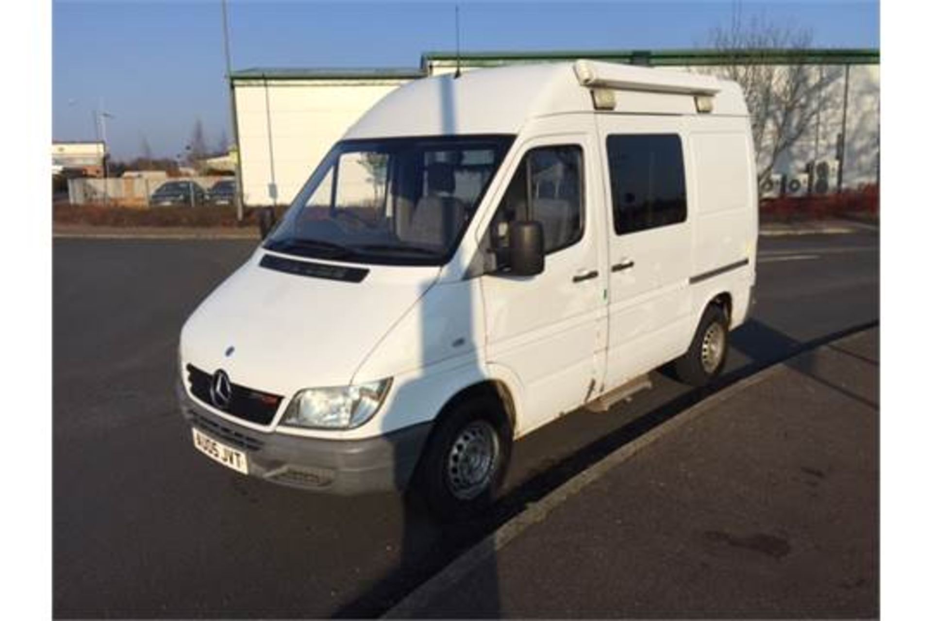 2005 Mercedes Sprinter 311 cdi 2148cc Diesel Van with side windows Owned and used by the police from - Image 2 of 23