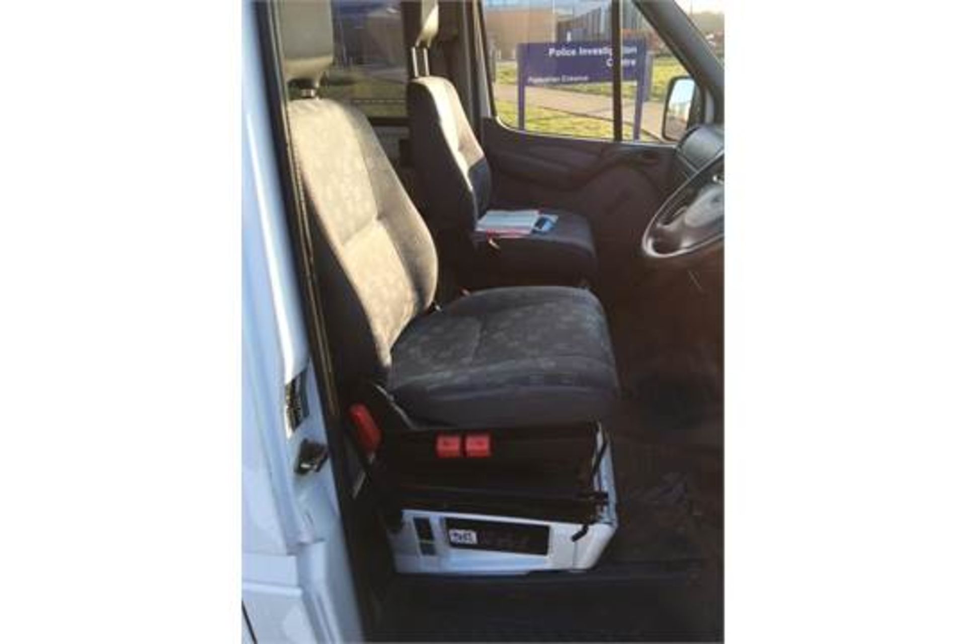 2005 Mercedes Sprinter 311 cdi 2148cc Diesel Van with side windows Owned and used by the police from - Image 17 of 23