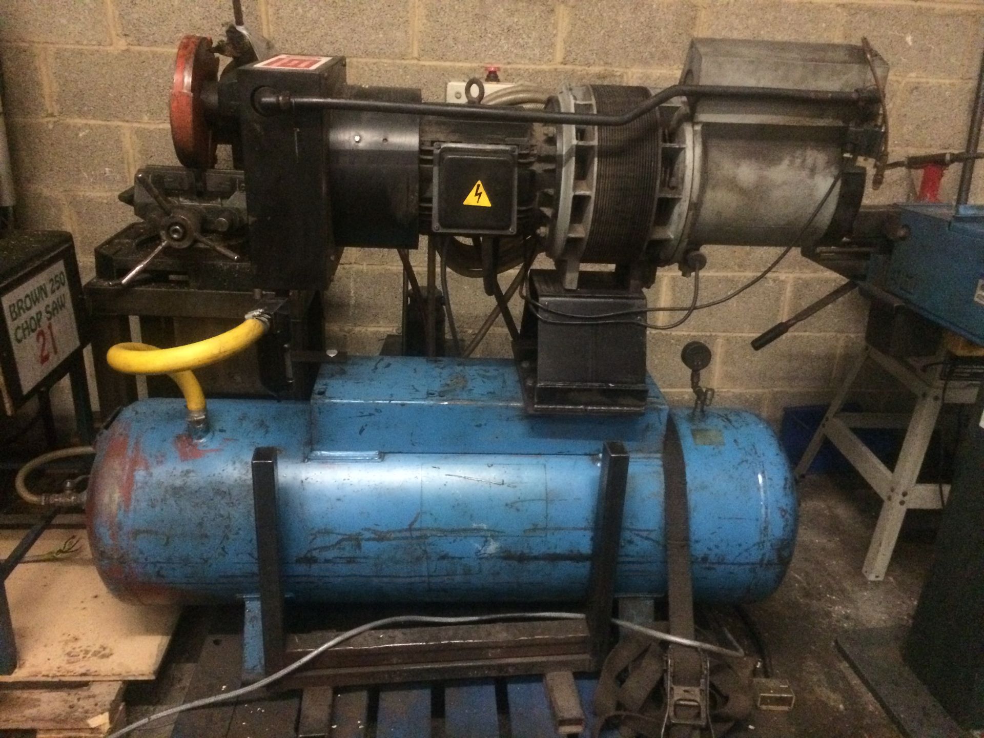 Hydrovane rotary vane compressor with air Receiver tank