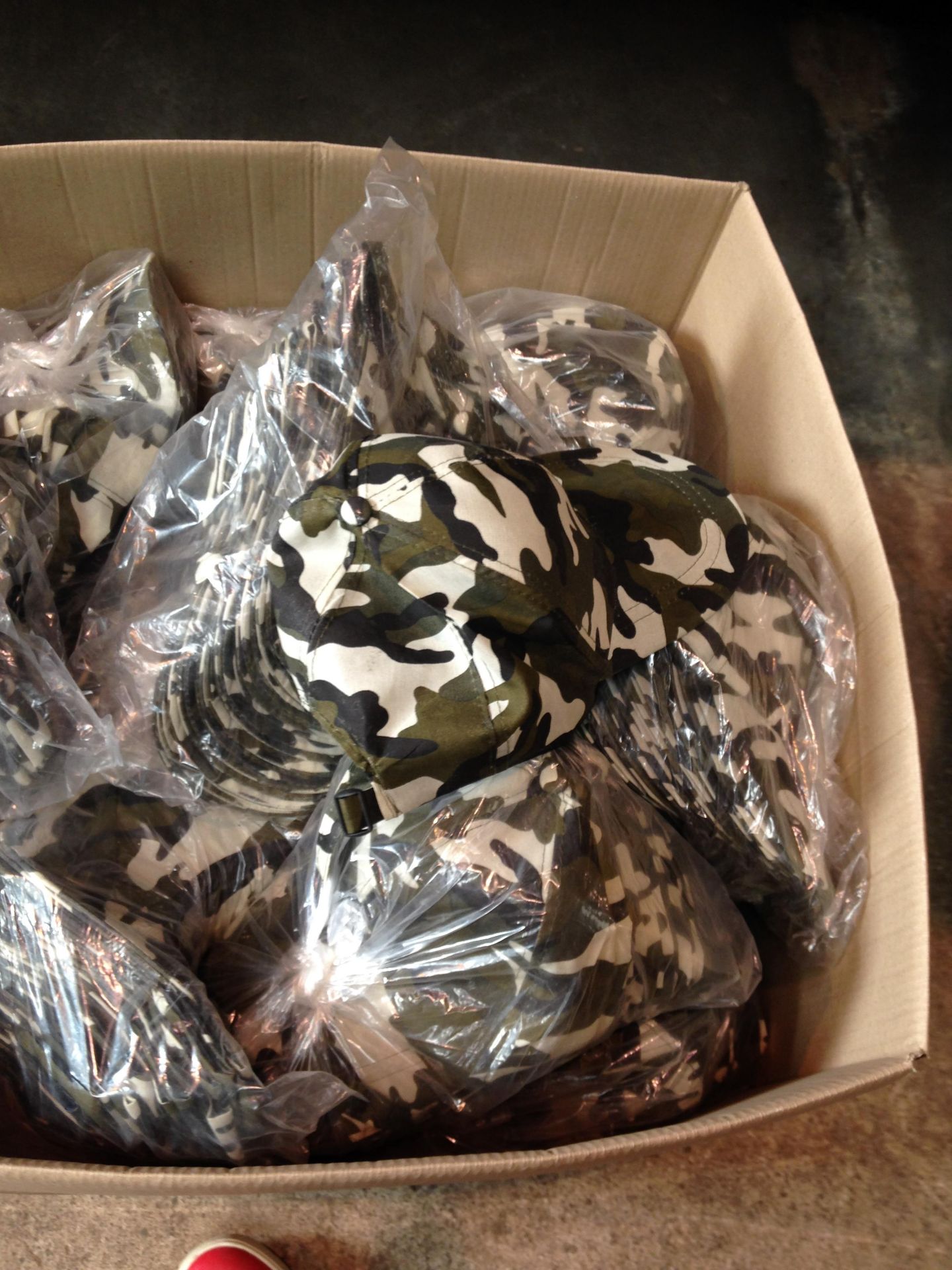 High Resale Value. Army Camo Packed Hats 1,918 individual hats. 5 Colours. - Image 7 of 12