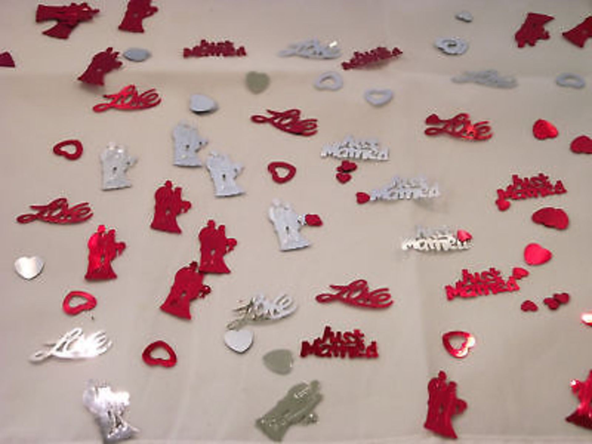 High Resale Value Wedding Table Scatter .9 x 2.474Kg bags of Wedding Scatter Red "LOVE" - Image 2 of 3