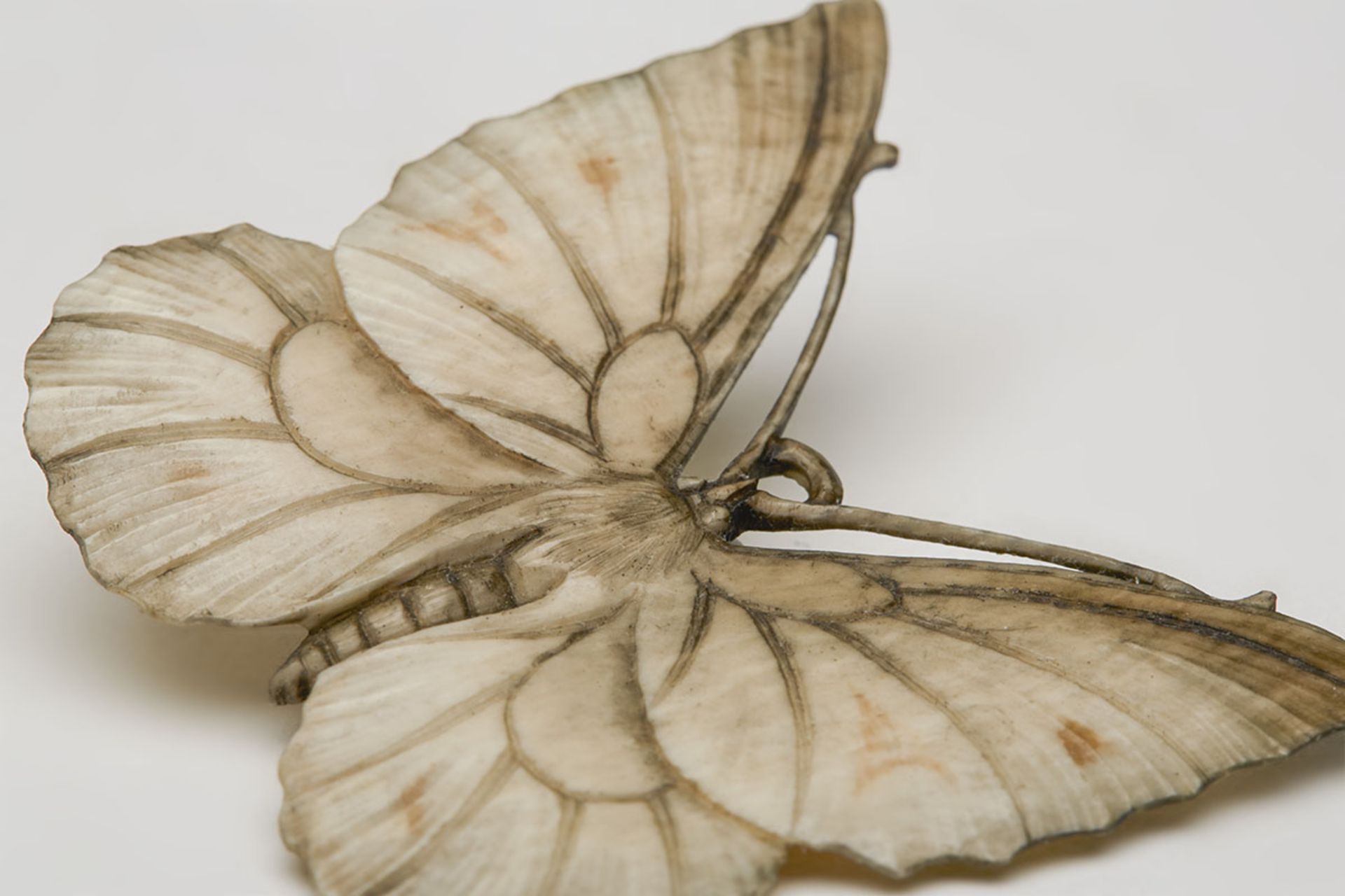 ANTIQUE CARVED IVORY BUTTERFLY PENDANT CHINESE? 19TH C. - Image 2 of 6