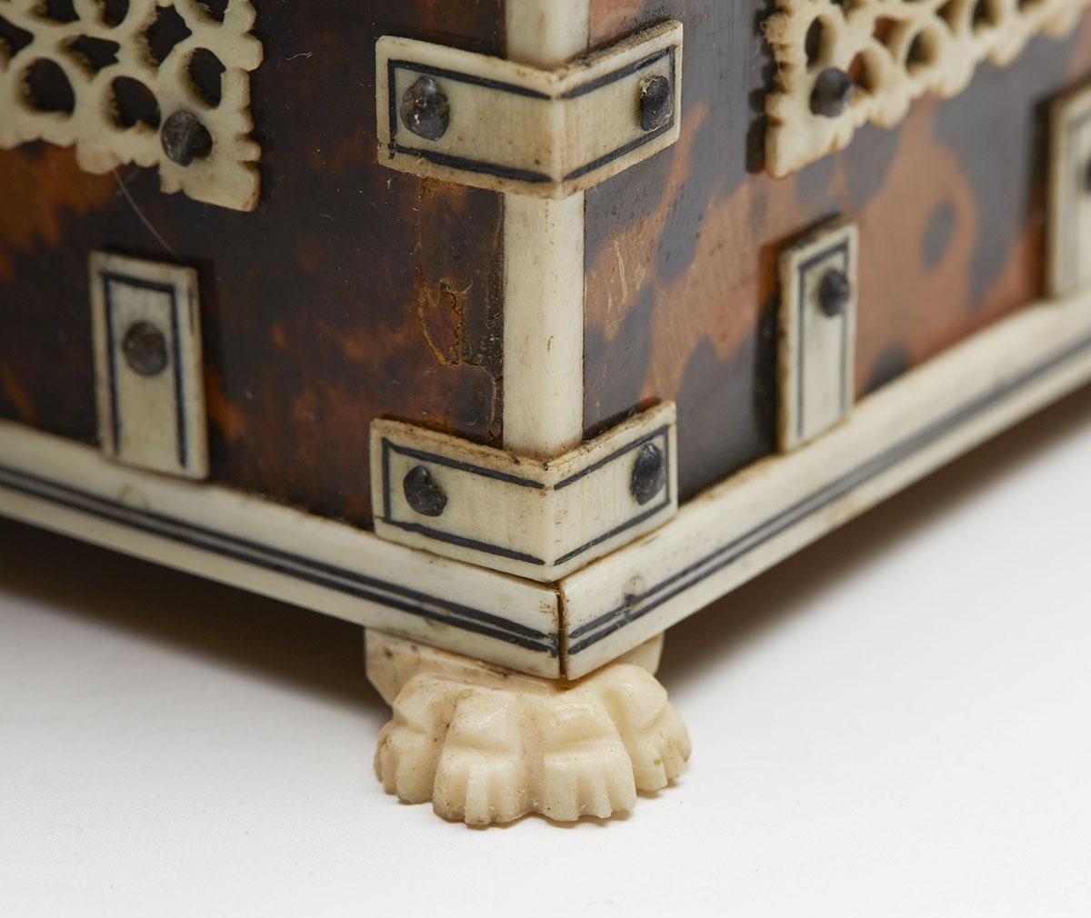 Exceptional Anglo-Indian Ivory & Tortoiseshell Box 19Th C. - Image 9 of 13