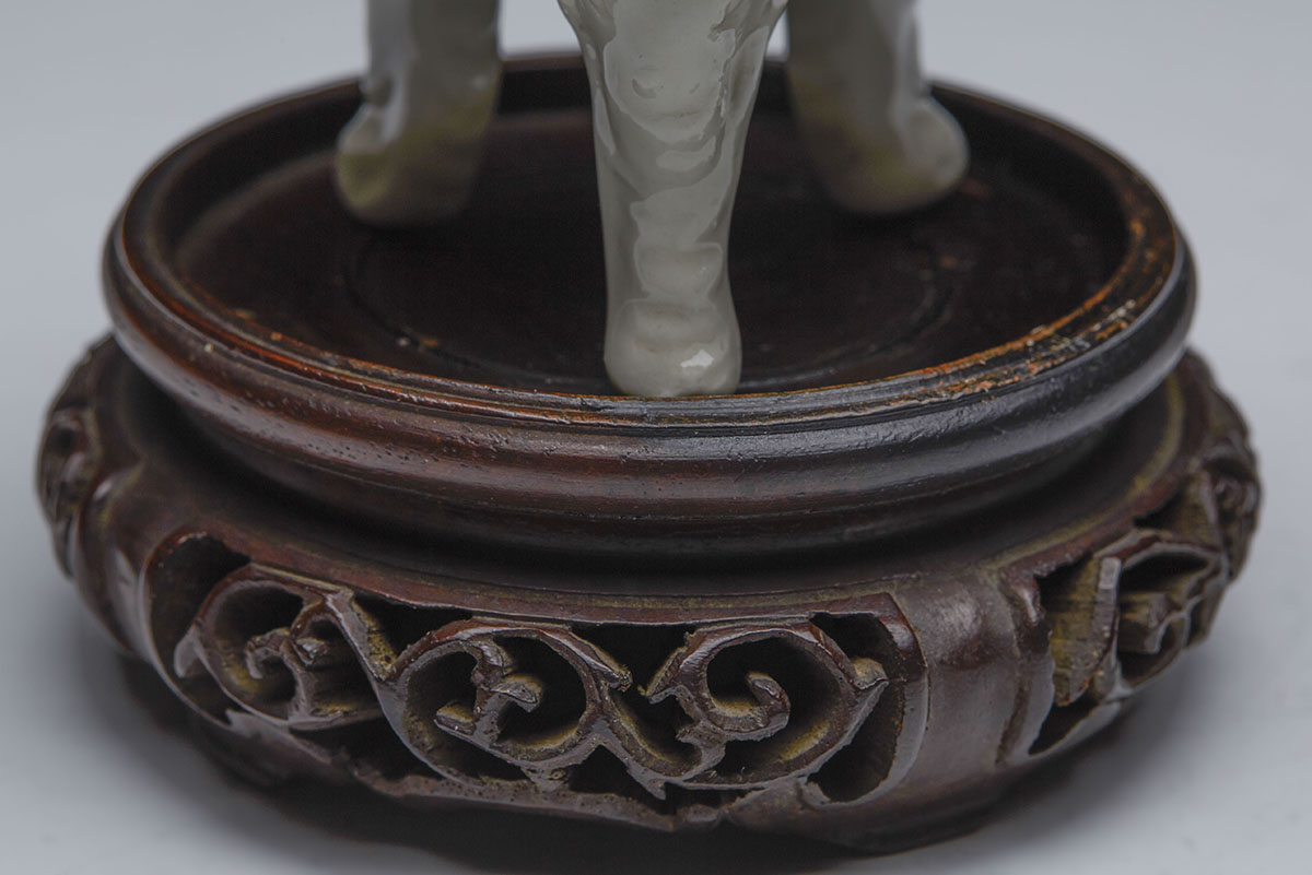 ANTIQUE CHINESE DEHUA TRIPOD CENSER 19TH C OR EARLIER - Image 5 of 7