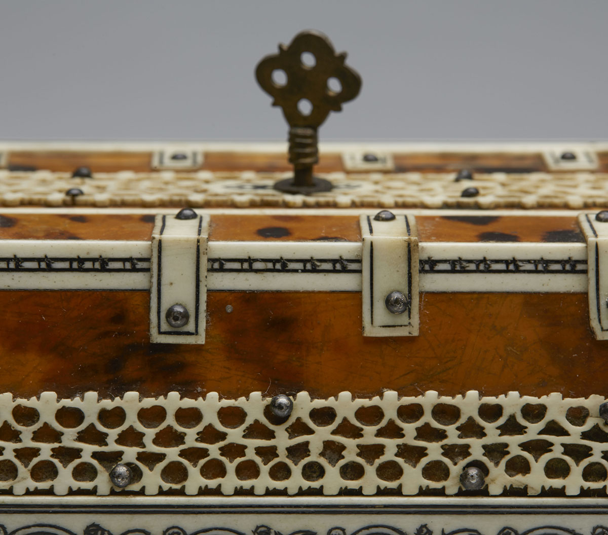 Exceptional Anglo-Indian Ivory & Tortoiseshell Box 19Th C. - Image 4 of 13