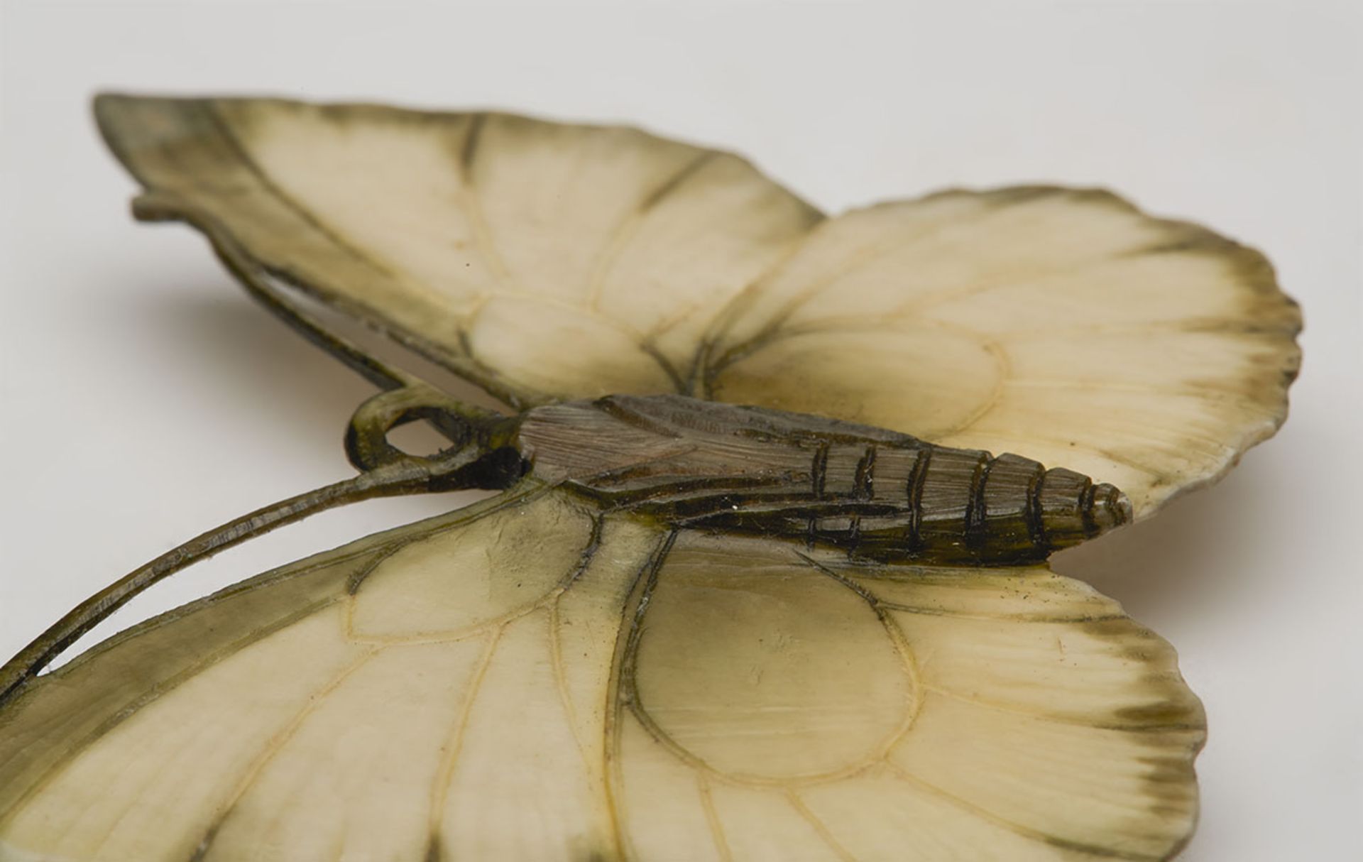 ANTIQUE CARVED IVORY BUTTERFLY PENDANT CHINESE? 19TH C. - Image 4 of 6