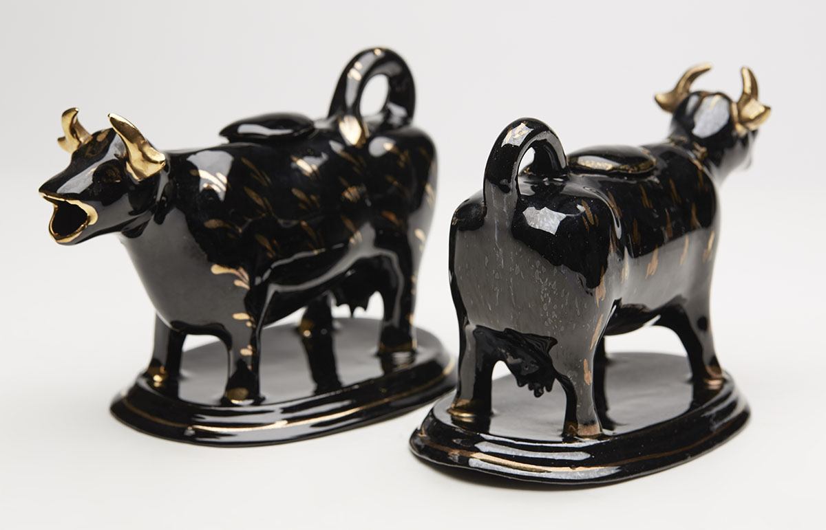 ANTIQUE PAIR JACKFIELD BLACK & GILT COW CREAMERS 19TH C. - Image 4 of 9