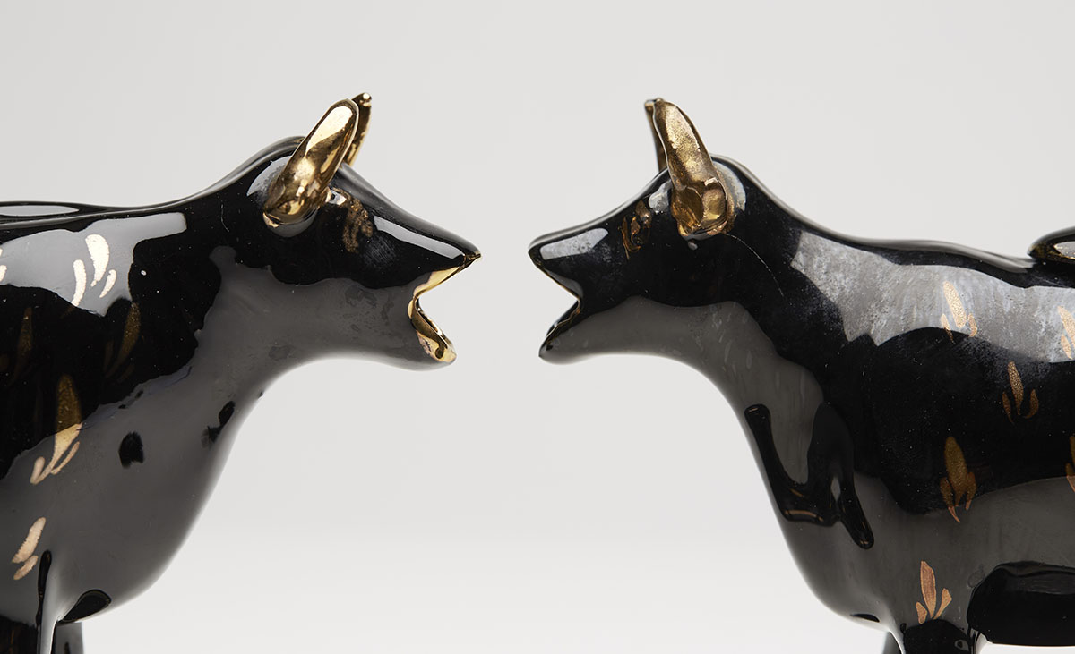 ANTIQUE PAIR JACKFIELD BLACK & GILT COW CREAMERS 19TH C. - Image 2 of 9