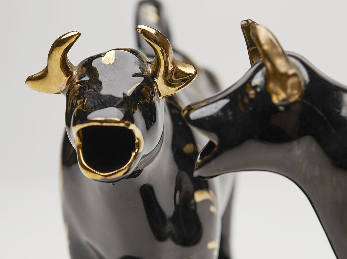 ANTIQUE PAIR JACKFIELD BLACK & GILT COW CREAMERS 19TH C. - Image 5 of 9
