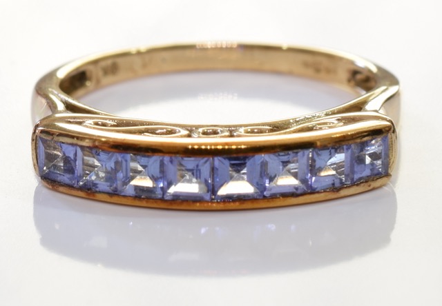 A 9ct gold Tanzanite ring. A square-shape tanzanite line dress ring. 2.4 grms - size I.