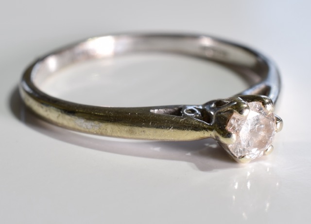 9CT WHITE GOLD SINGLE SOLITAIRE RING - TOTAL DIAMOND CONTENT APPROX: 0.30 CT. - Image 2 of 3