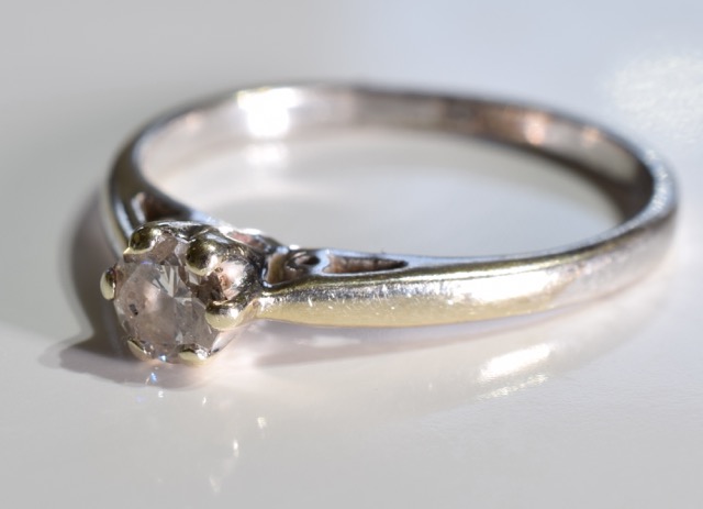 9CT WHITE GOLD SINGLE SOLITAIRE RING - TOTAL DIAMOND CONTENT APPROX: 0.30 CT. - Image 3 of 3