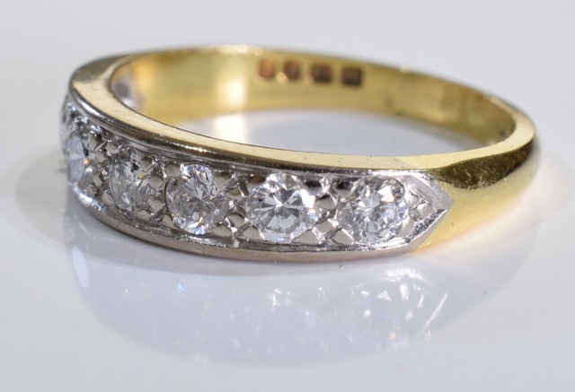 An 18ct gold diamond rings. A row of brilliant-cut diamond half-circle eternity ring. 0.4 carats - - Image 3 of 3