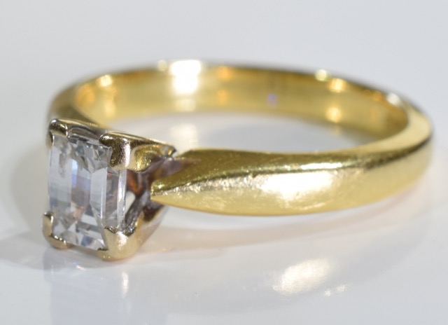 A 18ct Gold Emerald cut diamond ring. Size J. The diamond is of very good quality, clear without - Image 5 of 5