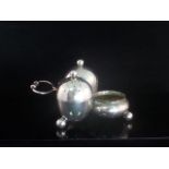 FANTASTIC ARTS & CRAFTS EDWARDIAN ERA CRUET. A three-in-one silver plate set, sitting atop 3 ball