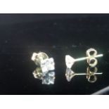 9CT GOLD STUD EARRINGS, EACH SET WITH A STUNNING SQUARE SHAPED WHITE STONE (CUBIC ZIRCONIA) Low cost